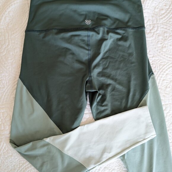 Aesthetic Green and Mint Color Block Leggings - Picture 3 of 7